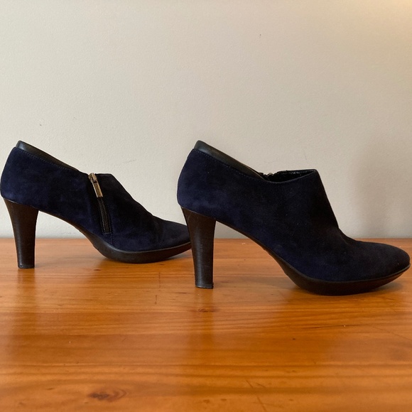Aquatalia, Blue Suede Pointed Toe Ankle Booties, Women's US Size 9.5 (41) - Picture 5 of 7
